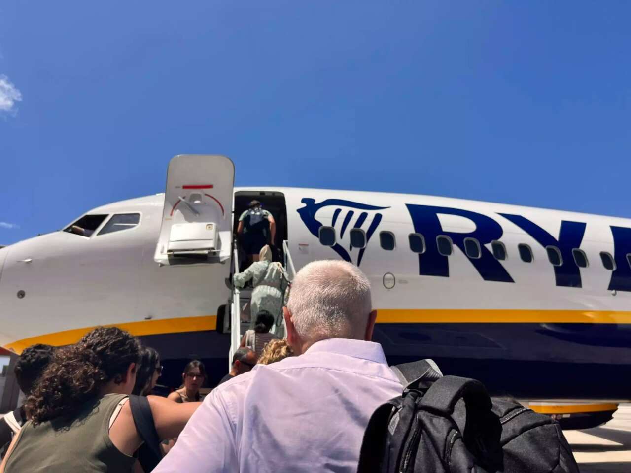 Galleria foto 'Le vacanze in Puglia? Un lusso. Tariffe fuori controllo per i biglietti di treni e aerei' - foto 1
