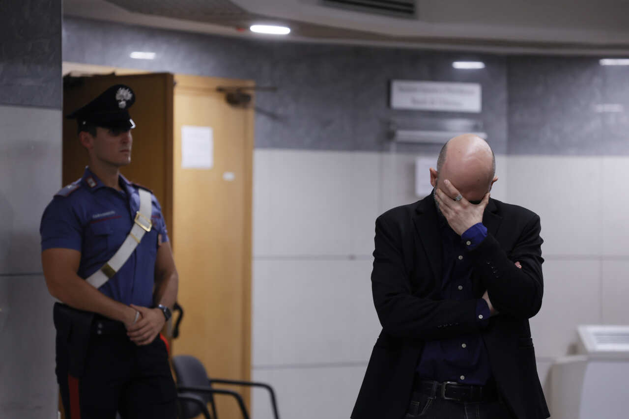 Galleria foto 'Minacce a Roberto Saviano, confermate le condanne al boss. Il giornalista: «Mi hanno rubato la vita»' - foto 1