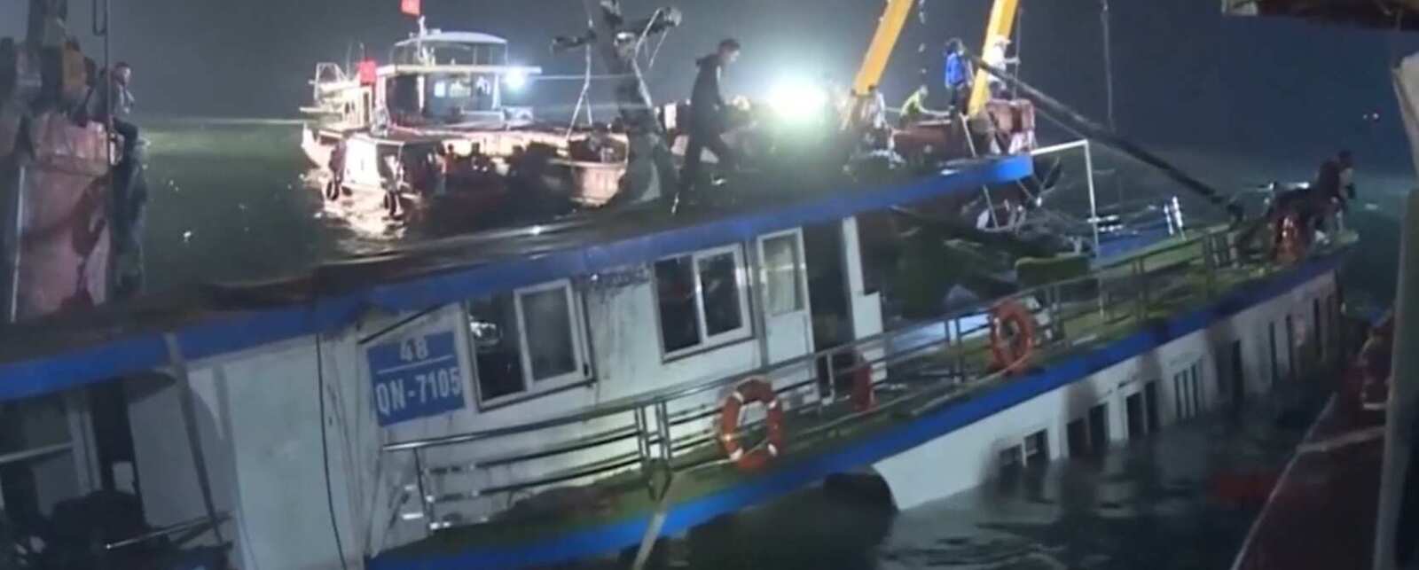 Galleria foto 'Vietnam, naufragio nella baia di Ha Long: 38 morti, tra le vittime anche 8 bambini' - foto 1