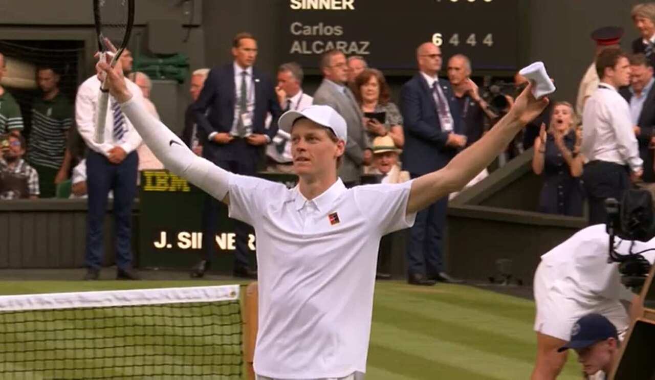 Galleria foto 'Tennis, Sinner re di Wimbledon 2025: batte Alcaraz in 4 set e conquista il suo primo titolo sull’erba' - foto 2