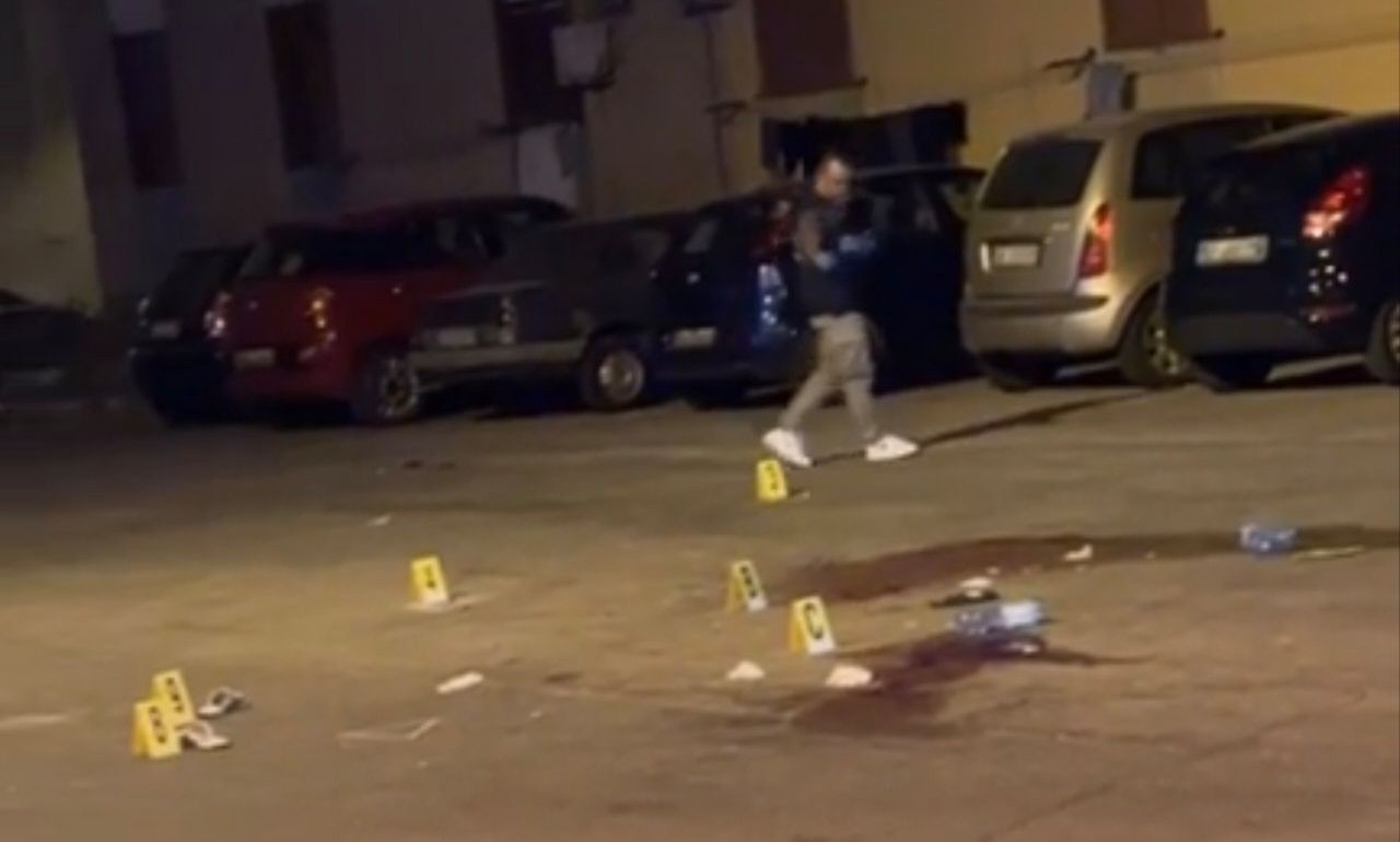 Galleria foto 'Far west a Taranto, si spara al quartiere Tamburi: un morto e tre feriti. Forse un regolamento di conti' - foto 1