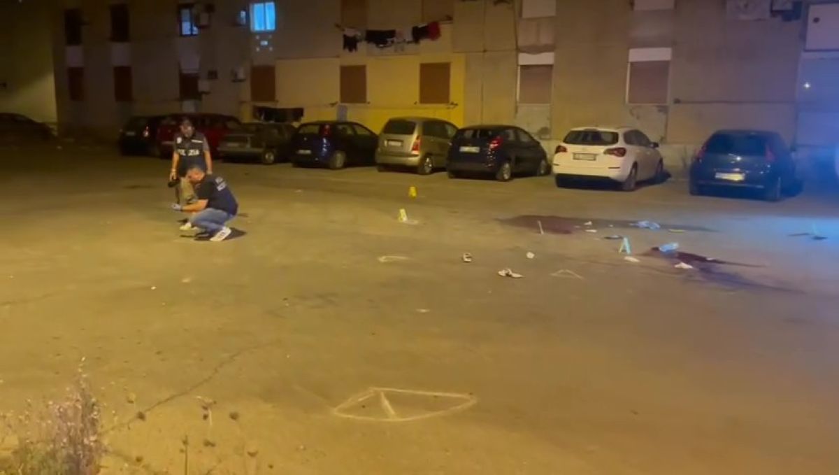 Galleria foto 'Sparatoria al quartiere Tamburi di Taranto, c’è un fermo: portato in Questura il fratello di uno dei feriti' - foto 1