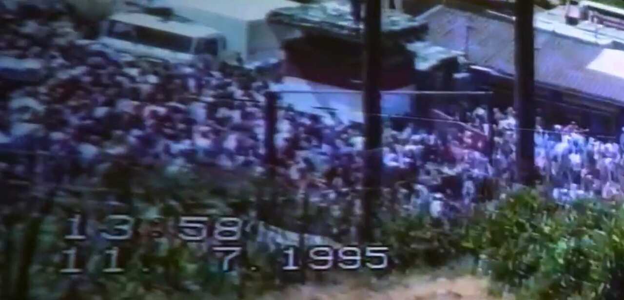 Galleria foto 'Srebrenica, 30 anni dal genocidio: migliaia in Bosnia per ricordare e chiedere giustizia' - foto 1