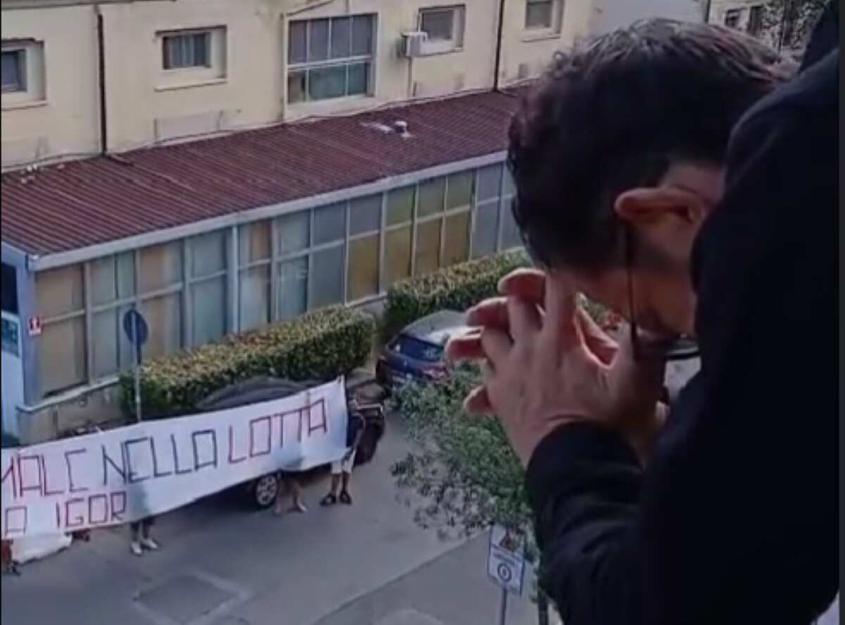 «Nel bene, nel male e nella lotta, forza Igor»: lo striscione dei tifosi sotto la stanza d’ospedale di Protti – VIDEO «Nel bene, nel male e nella lotta, forza Igor»: lo striscione dei tifosi sotto la stanza d’ospedale di Protti – VIDEO