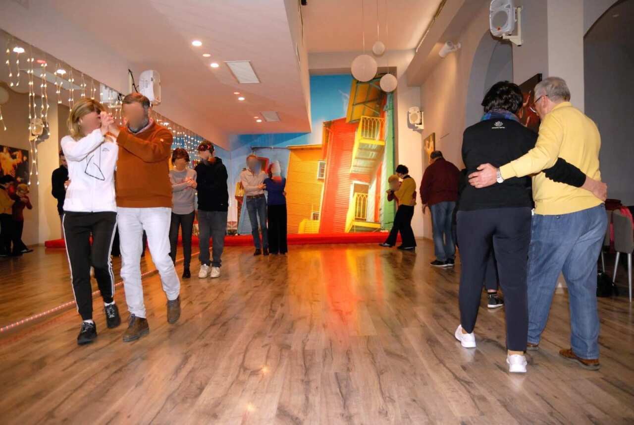 Galleria foto 'Parkinson, a Foggia uno studio valuta l’efficacia della Tangoterapia sulla qualità di vita dei pazienti' - foto 1