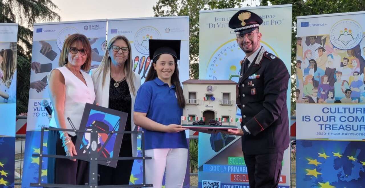 Cerignola, la tesina di terza media di Simona dedicata ai carabinieri: «Non vedo l’ora di indossare l’uniforme» Cerignola, la tesina di terza media di Simona dedicata ai carabinieri: «Non vedo l’ora di indossare l’uniforme»