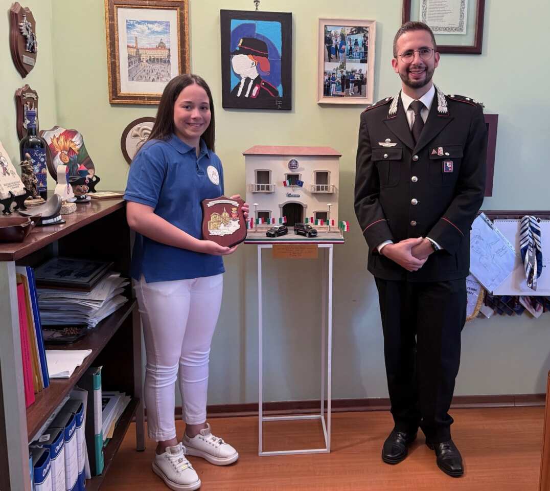 Cerignola, la tesina di terza media di Simona dedicata ai carabinieri: «Non vedo l’ora di indossare l’uniforme» Cerignola, la tesina di terza media di Simona dedicata ai carabinieri: «Non vedo l’ora di indossare l’uniforme»