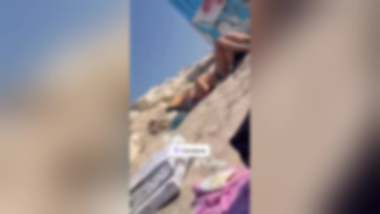 Bari, topless al Canalone: «Non è una spiaggia per nudisti». Ma è polemica: «È permesso da 40 anni» – VIDEO Bari, topless al Canalone: «Non è una spiaggia per nudisti». Ma è polemica: «È permesso da 40 anni» – VIDEO