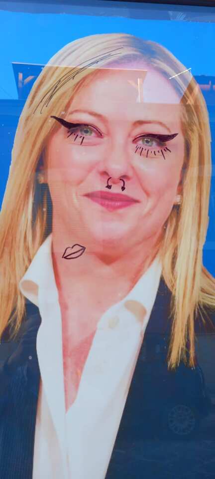 Galleria foto 'Manfredonia, vandali al circolo di Fratelli d’Italia: «Gesto vergognoso e puerile. Non ci facciamo intimidire»' - foto 2