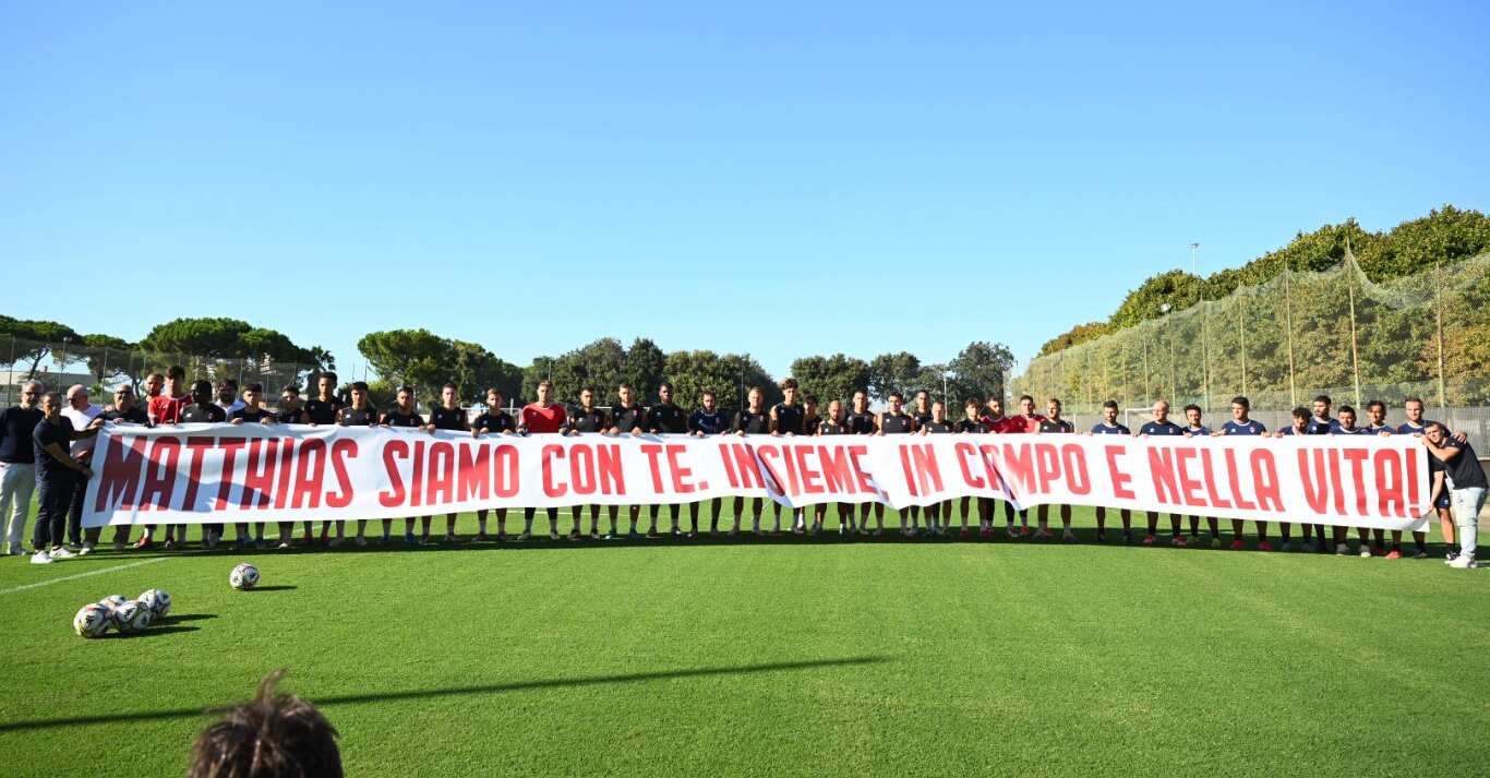 Galleria foto 'Bari, i biancorossi tornano in campo con una dedica speciale per Verreth: «Matthias siamo con te» – VIDEO' - foto 1