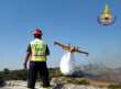 Incendio a Castro, a fuoco vasta area boscata: sei squadre di vigili del fuoco e due Canadair in azione