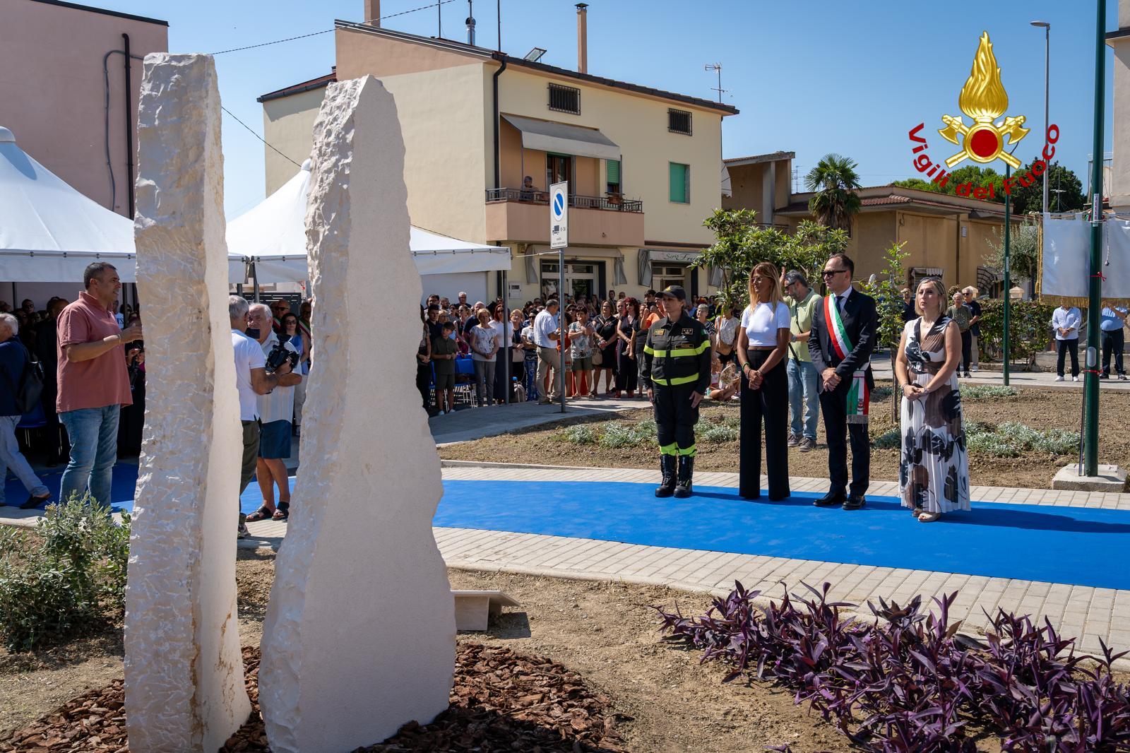 Galleria foto 'Policoro, i vigili del fuoco ricordano a Nicola Lasalata e Giuseppe Martino: «Simbolo di sacrificio e dedizione» – FOTO' - foto 9