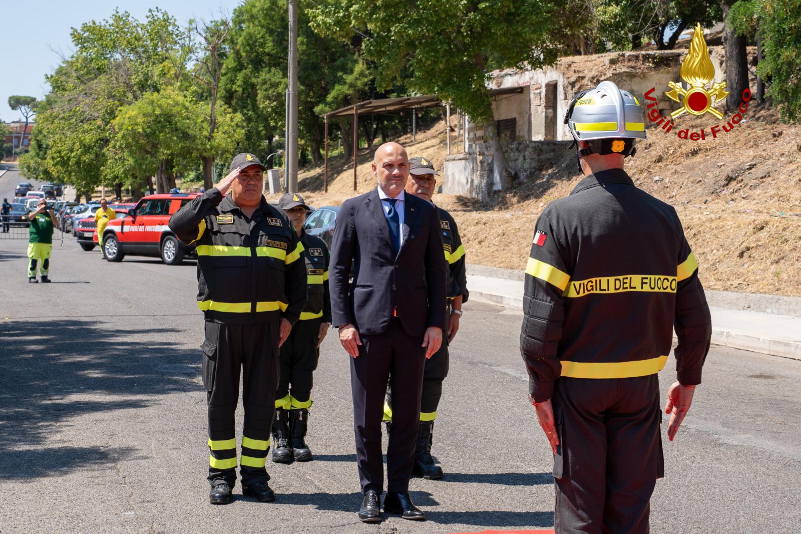 Galleria foto 'Policoro, i vigili del fuoco ricordano a Nicola Lasalata e Giuseppe Martino: «Simbolo di sacrificio e dedizione» – FOTO' - foto 5