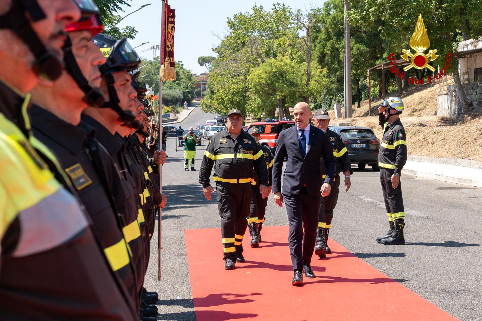 Galleria foto 'Policoro, i vigili del fuoco ricordano a Nicola Lasalata e Giuseppe Martino: «Simbolo di sacrificio e dedizione» – FOTO' - foto 3