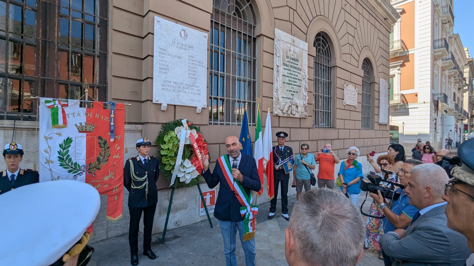 Galleria foto 'Strage di Bologna, il sindaco Leccese ricorda le vittime baresi e la democrazia' - foto 2