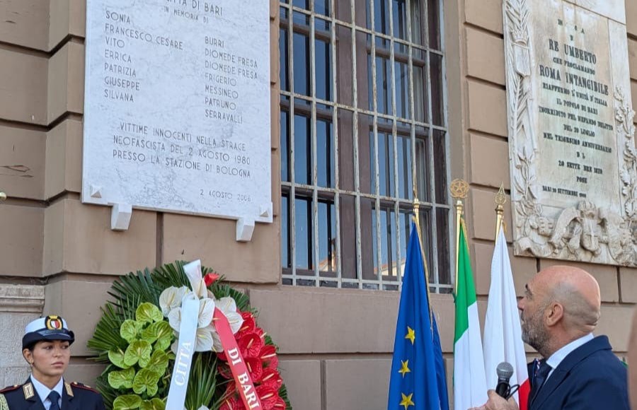 Galleria foto 'Strage di Bologna, il sindaco Leccese ricorda le vittime baresi e la democrazia' - foto 1