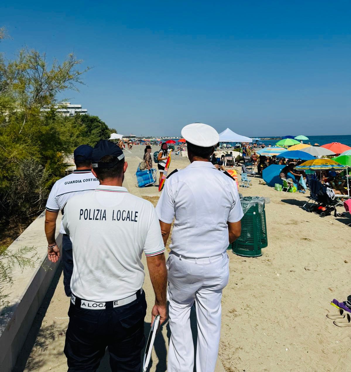 Bari, controlli congiunti sulle spiagge per un Ferragosto in sicurezza: multe fino a mille euro per i trasgressori