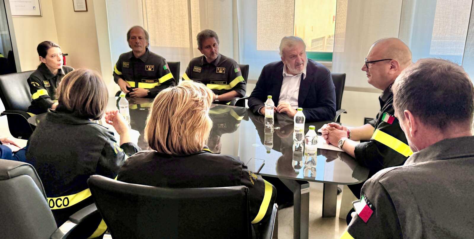 Incendi, in Puglia novemila interventi dei vigili del fuoco. Emiliano visita la Direzione regionale