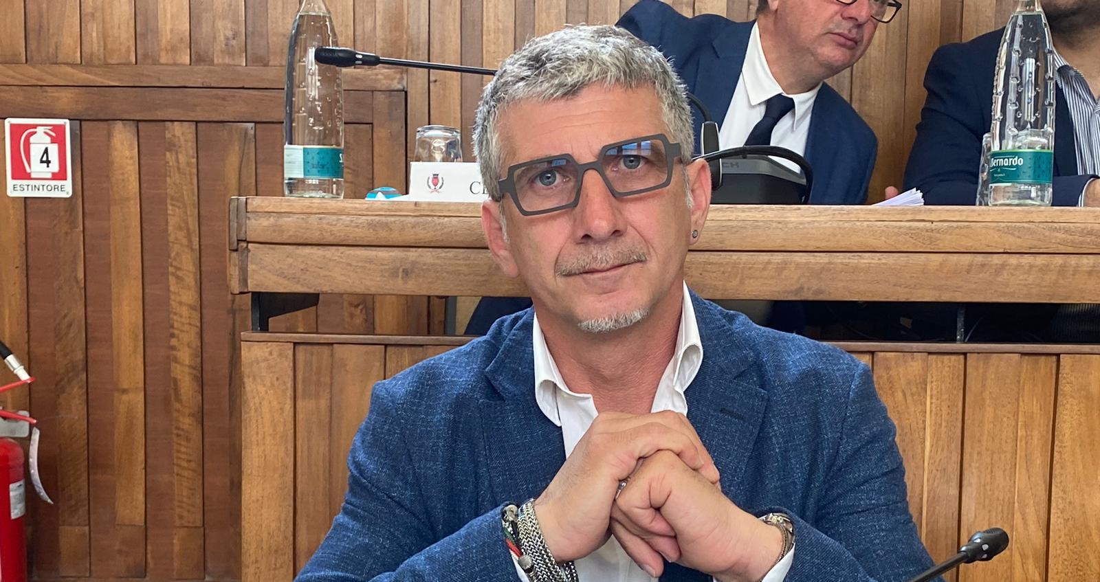 Cambi nel centrodestra a Brindisi, crescono le divisioni: il nuovo corso di Roberto Quarta Cambi nel centrodestra a Brindisi, crescono le divisioni: il nuovo corso di Roberto Quarta