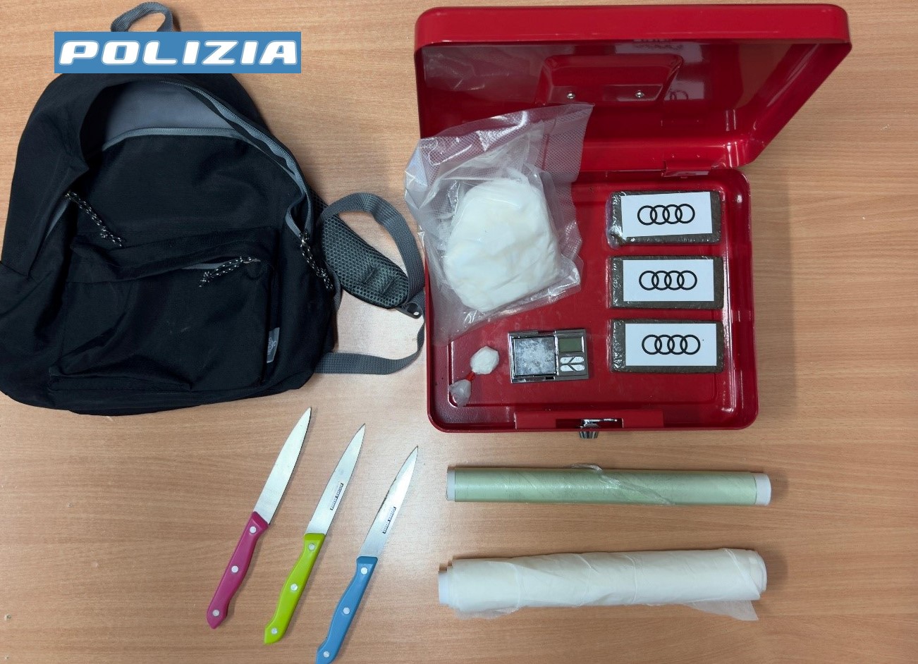 Galleria foto 'Bari, droga nascosta in un condominio: arrestati due giovani con oltre mezzo chilo di stupefacenti' - foto 1