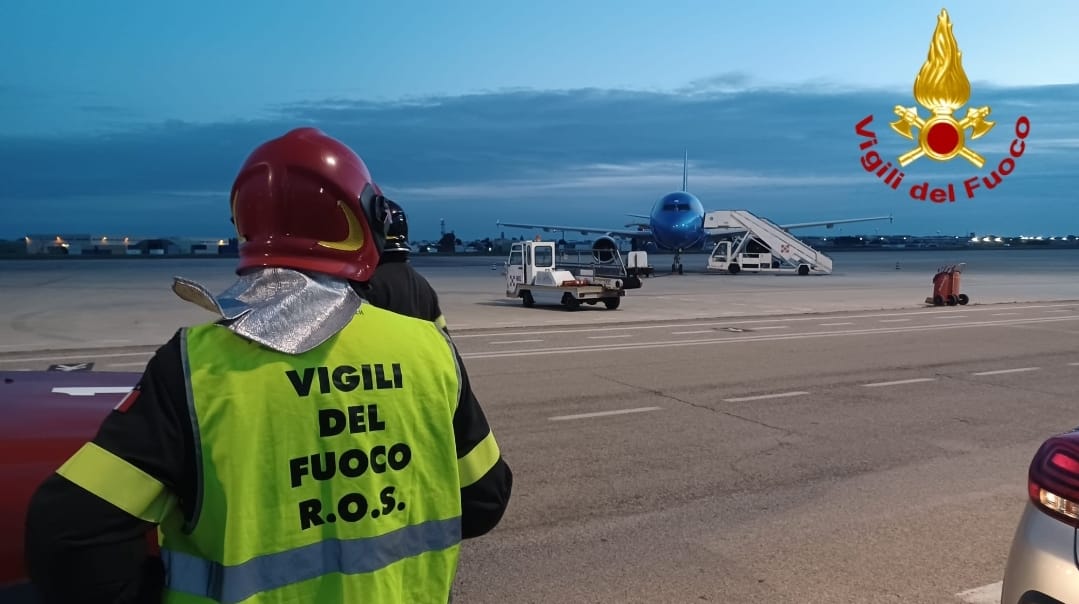 Galleria foto 'Fumo in cabina su un volo diretto in Francia, atterraggio d’emergenza a Brindisi: nessun ferito' - foto 1