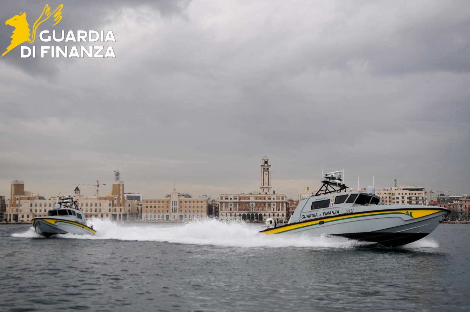 Galleria foto 'Bari, offrivano ai turisti “esperienze indimenticabili” utilizzando le barche come boat & breakfast: maxi multa' - foto 1
