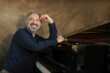 Stefano Bollani: «A Bari i miei i primi passi nel jazz. La musica? Un gioco serio» – L’INTERVISTA