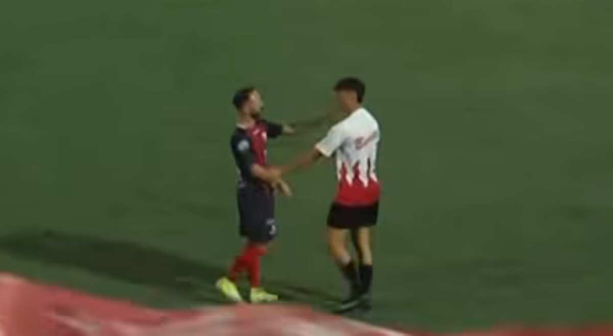 Molfetta, triangolare “amichevole” finisce in rissa: Barletta-Canosa sospesa e disordini fuori dallo stadio Molfetta, triangolare “amichevole” finisce in rissa: Barletta-Canosa sospesa e disordini fuori dallo stadio