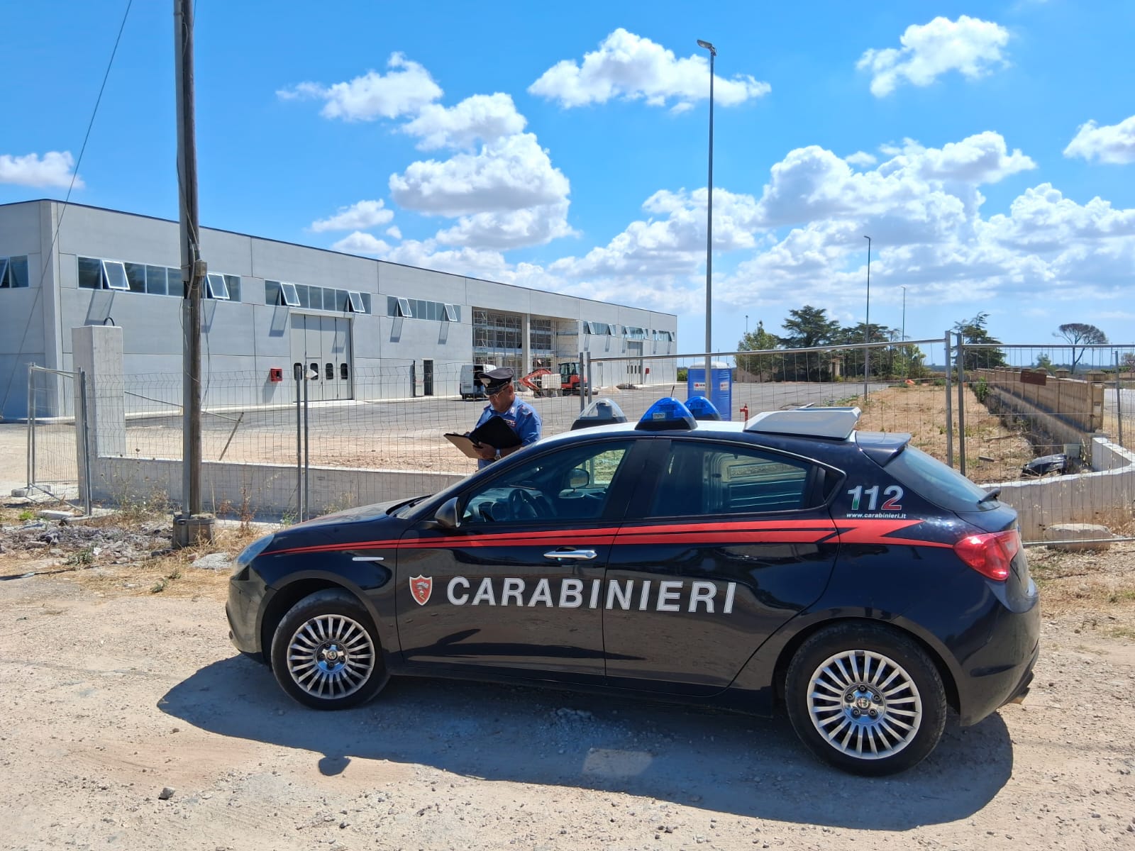 Galleria foto 'Salento, sventato furto di rame a Collepasso e raffica di sanzioni dei carabinieri: il bilancio dei controlli' - foto 1