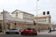 Bari, finge un malore per uscire dal carcere: detenuto aggredisce agenti in ospedale