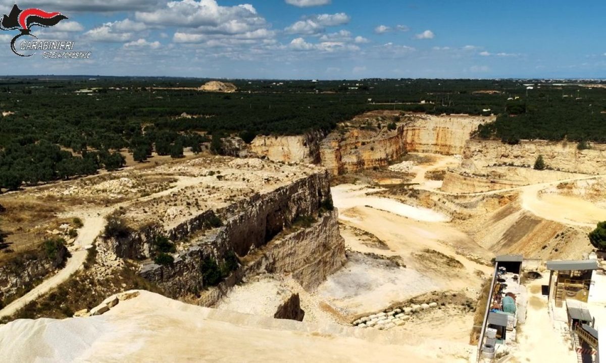 Galleria foto 'Scavi abusivi e lavoro irregolare, sequestrate tre cave di marmo a Bisceglie e Trani: quattro indagati – VIDEO' - foto 1
