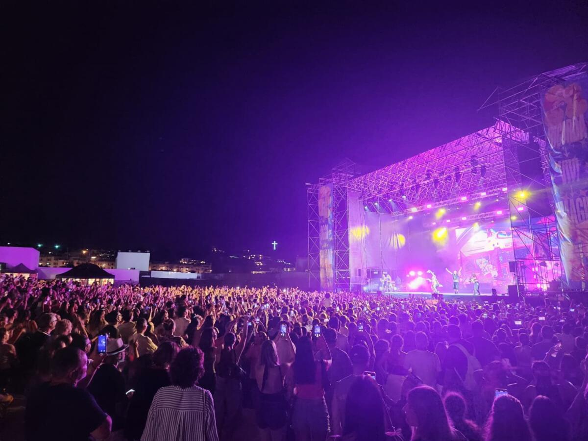 Galleria foto 'Ostuni, lo sfogo di una mamma dopo un concerto: «Ci hanno fatto buttare via cibo e acqua»' - foto 1