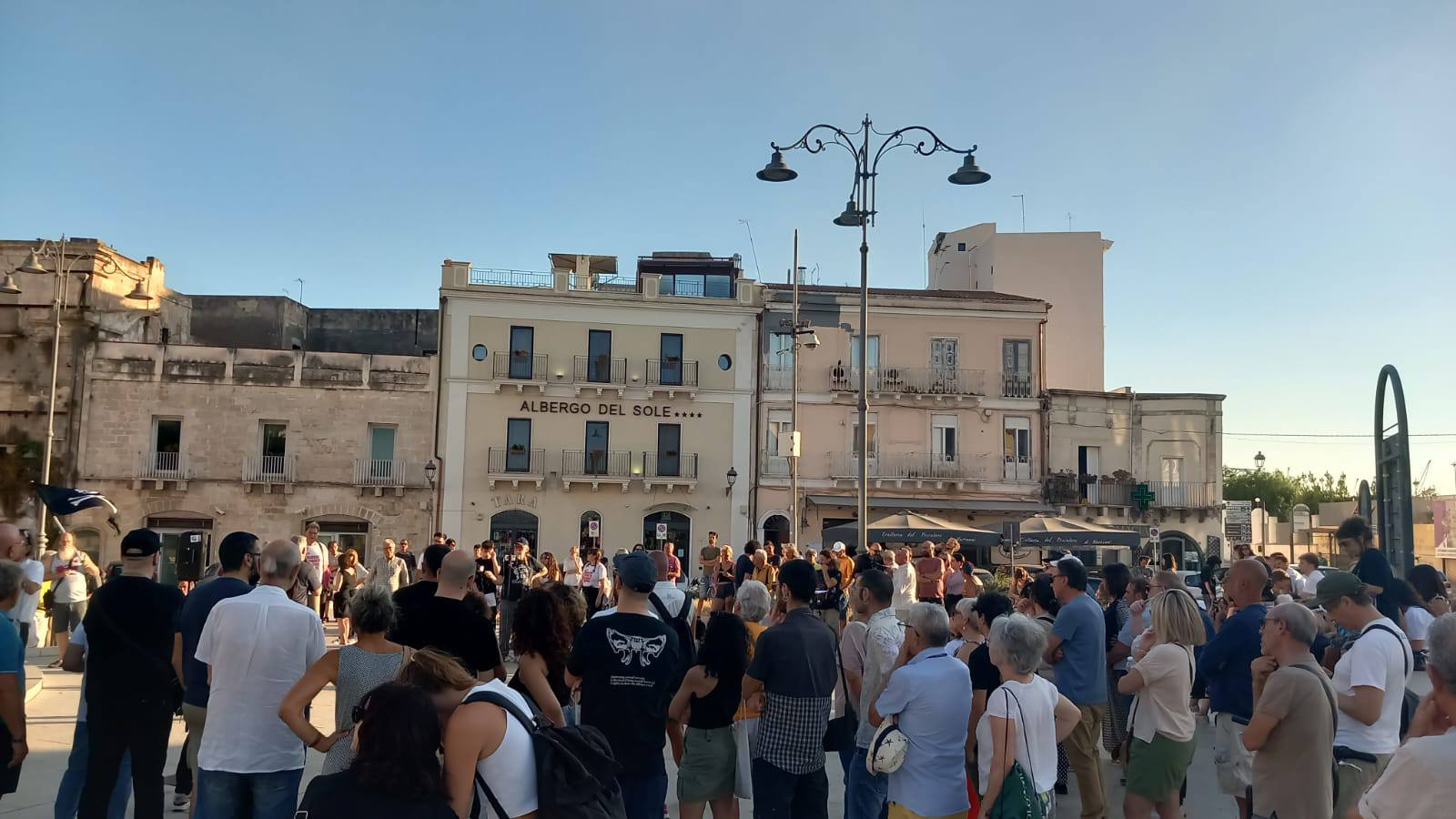 Ex Ilva, a Taranto le associazioni avviano una raccolta fondi per il ricorso al Tar contro l’Aia Ex Ilva, a Taranto le associazioni avviano una raccolta fondi per il ricorso al Tar contro l’Aia