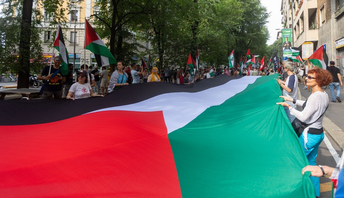 Ceglie Messapica, un corteo pro Palestina durante una kermesse politica con Salvini e Tajani Ceglie Messapica, un corteo pro Palestina durante una kermesse politica con Salvini e Tajani