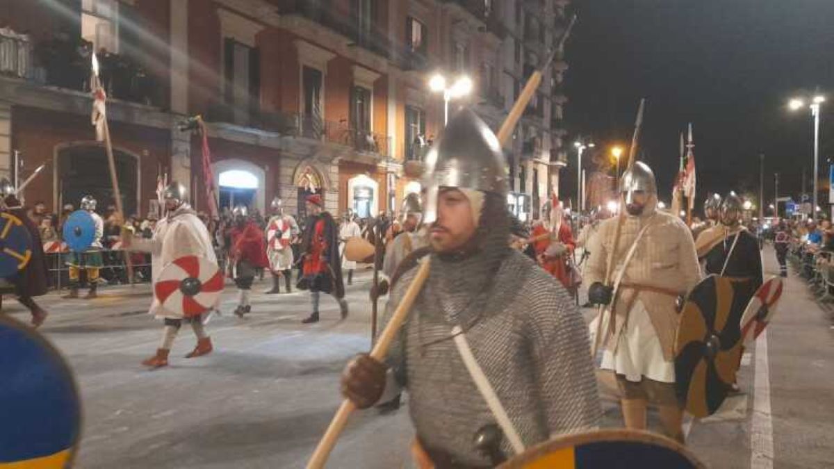 Sagre e cortei, nostalgia del Medioevo Sagre e cortei, nostalgia del Medioevo