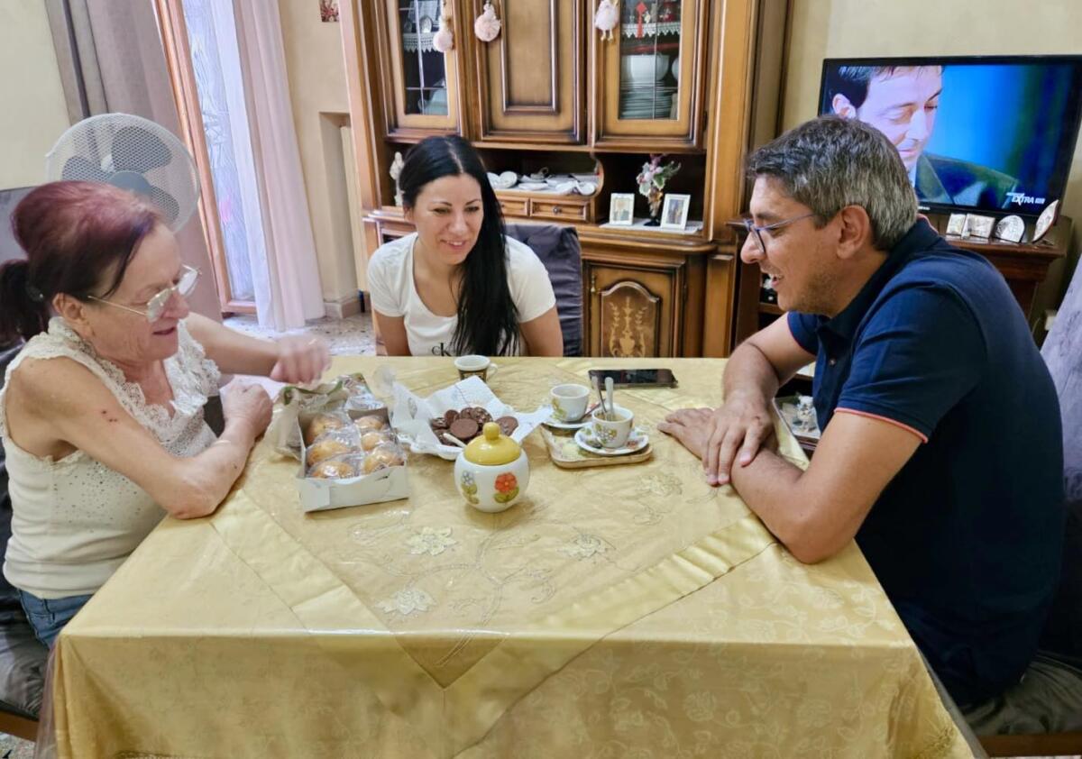 Monte Sant’Angelo, dopo le minacce il sindaco prende il caffè i cittadini: «Credono nella forza della comunità» Monte Sant’Angelo, dopo le minacce il sindaco prende il caffè i cittadini: «Credono nella forza della comunità»