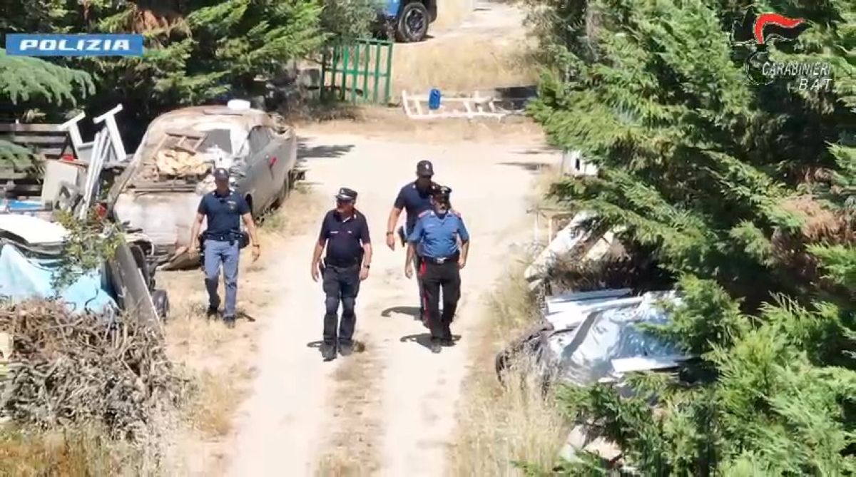 Andria, una discarica abusiva su un terreno agricolo: sequestrata l’area, una denuncia – VIDEO Andria, una discarica abusiva su un terreno agricolo: sequestrata l’area, una denuncia – VIDEO