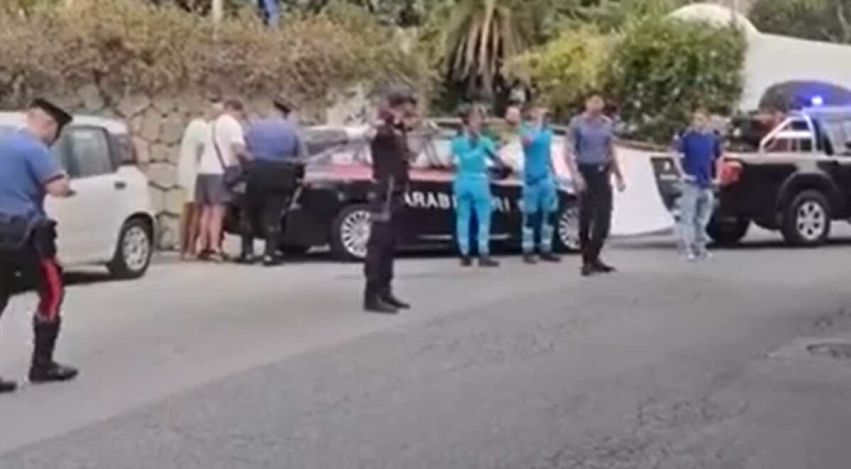 Galleria foto 'Spara all’ex compagna e al nuovo fidanzato, poi si toglie la vita: tre morti a Forio d’Ischia' - foto 1