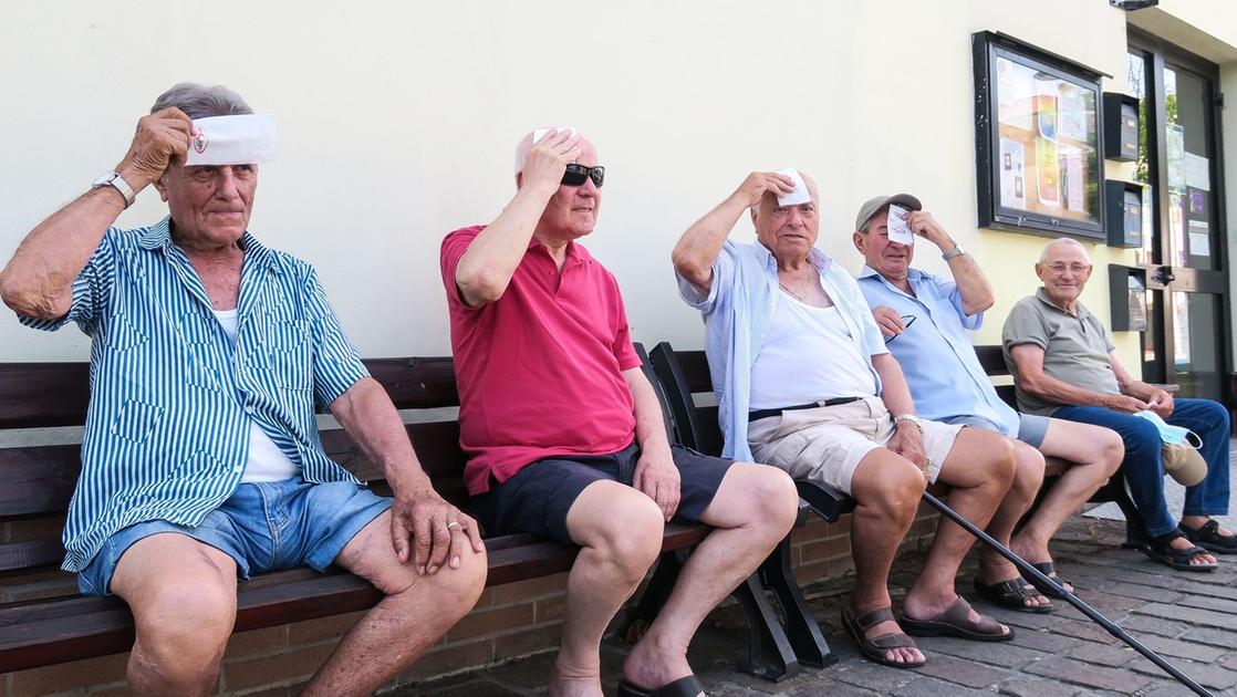 Emergenza caldo, scatta il piano sanitario per i fragili e gli anziani Emergenza caldo, scatta il piano sanitario per i fragili e gli anziani