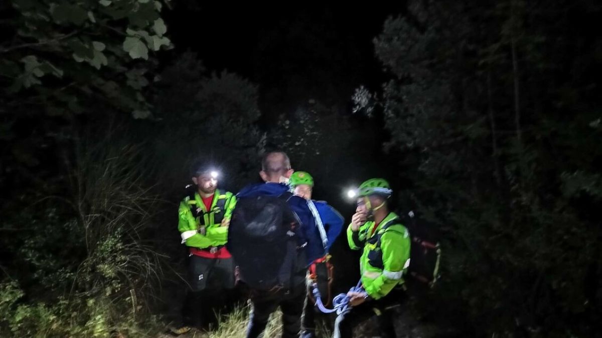 Galleria foto 'Smarriscono il sentiero per il rientro durante un’escursione sul Pollino: salvati due turisti pugliesi' - foto 1