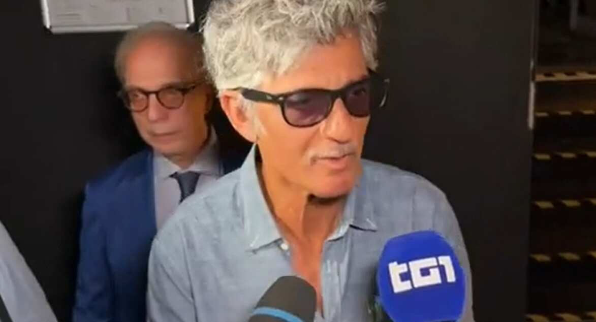 Galleria foto 'Pippo Baudo, in 8mila per l’ultimo saluto al re della tv. E spunta un inedito con Heather Parisi' - foto 2