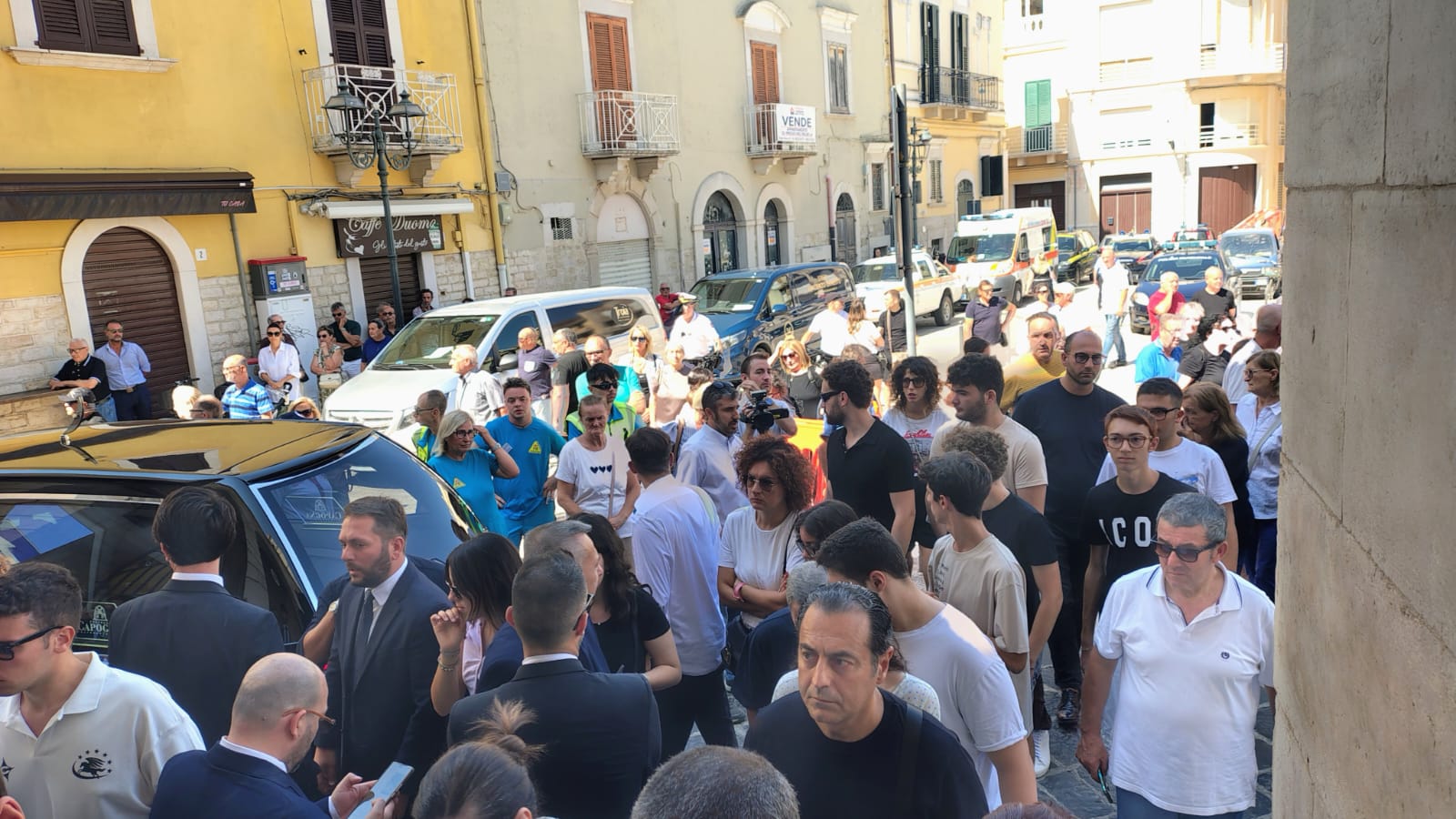Galleria foto 'Ciclisti investiti e uccisi, ad Andria l’ultimo saluto a Sandro, Vincenzo e Antonio: «Le loro vite segnate dalla generosità»' - foto 5