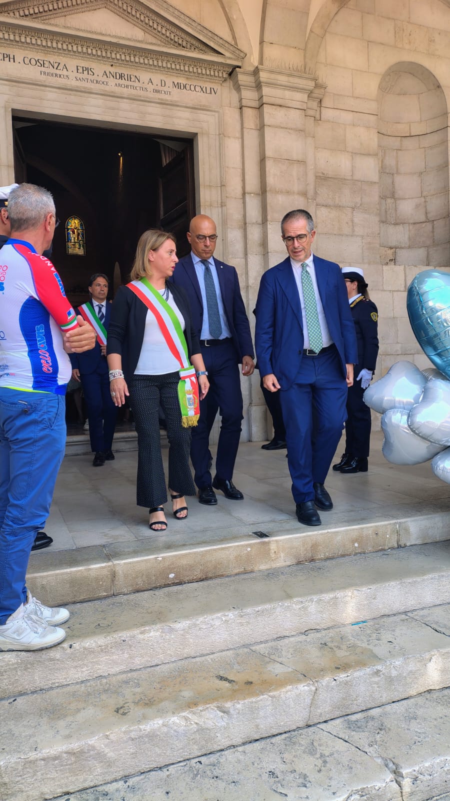 Galleria foto 'Ciclisti investiti e uccisi, ad Andria l’ultimo saluto a Sandro, Vincenzo e Antonio: «Le loro vite segnate dalla generosità»' - foto 7
