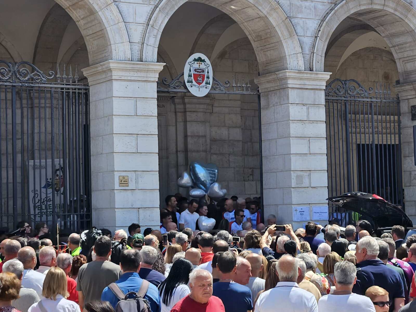 Galleria foto 'Ciclisti investiti e uccisi, ad Andria l’ultimo saluto a Sandro, Vincenzo e Antonio: «Le loro vite segnate dalla generosità»' - foto 4