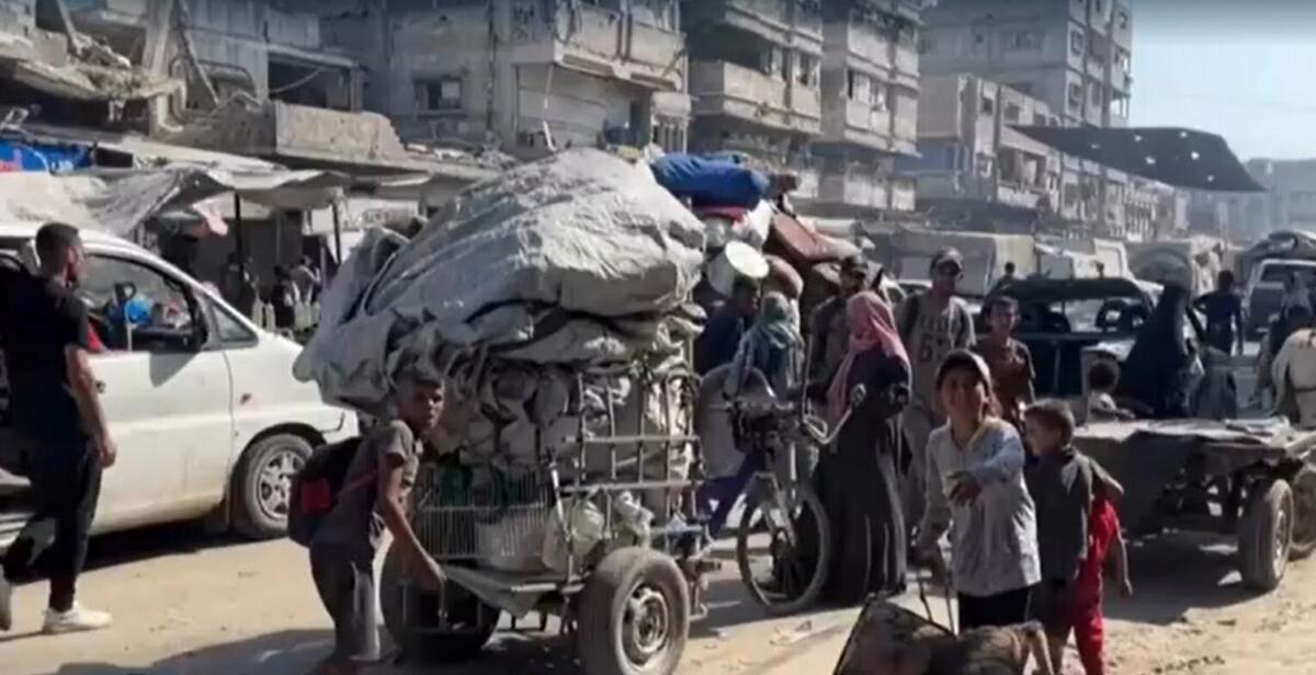 Galleria foto 'Nuovi raid e vittime a Gaza, una guerra senza tregua: gli appelli del Papa, Macron e Meloni' - foto 1