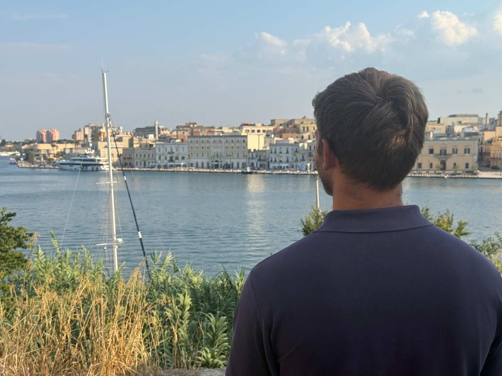 Giovani brindisini: sogni e rabbia per una città che chiede lavoro, futuro e dignità Giovani brindisini: sogni e rabbia per una città che chiede lavoro, futuro e dignità