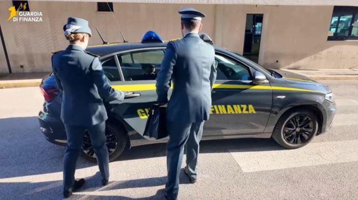 Galleria foto 'Bitonto, feste non autorizzate con lavoratori in nero: i finanzieri lo scoprono grazie ai social' - foto 1