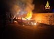 Gallipoli, fiamme a Baia Verde: un’auto distrutta in un incendio all’alba. Indagano i carabinieri