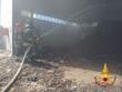 Conversano, incendio in un deposito in contrada Martucci: bruciano rifiuti e materiale plastico