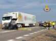 Scontro frontale sulla Bradanica tra auto e camion: madre e figlia di 54 e 24 anni perdono la vita
